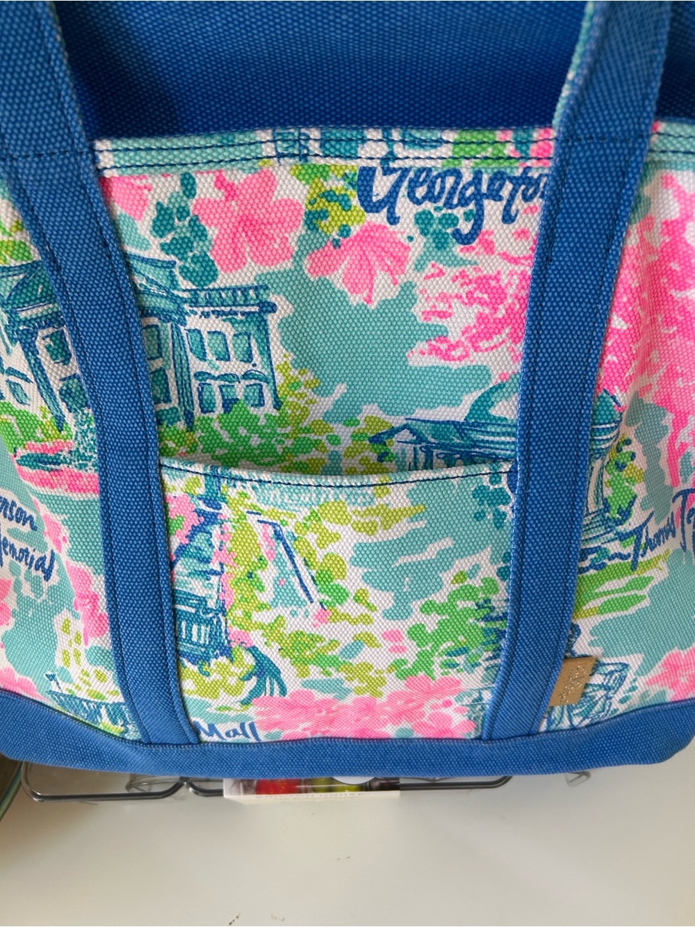Lilly Pulitzer “Lilly loves DC” Mercato Tote Bag - Picture 8 of 9